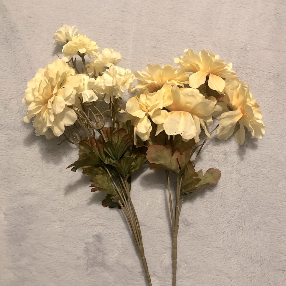 2 for 25❗️Artificial flowers 💐